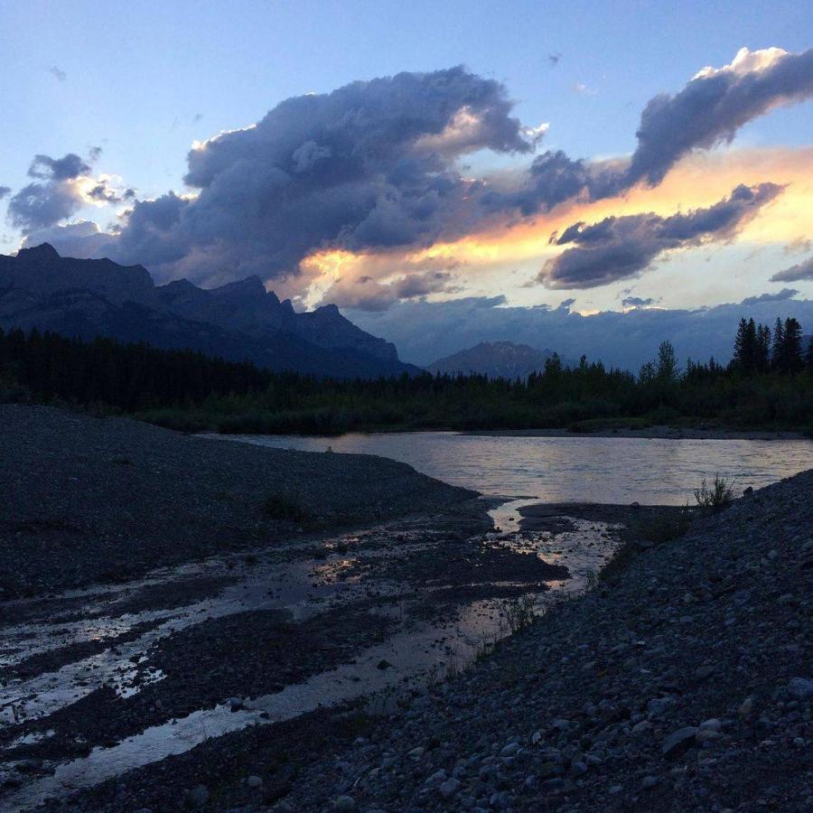 Wanna Get Away This Summer And Fall At The Crossing Canmore Buitenkant foto